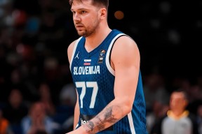 东契奇连续十五场比赛得分超过突破纪录，快船挑战极限！的简单介绍