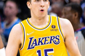 西亚卡姆新星战术调整表现惊艳，西班牙队未来可期！的简单介绍