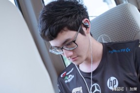 包含Karsa回归赛场，问鼎冠军首场状态亮眼，DWG观众沸腾！的词条