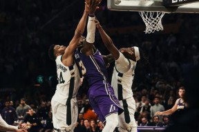  字母哥扣篮集锦高清 