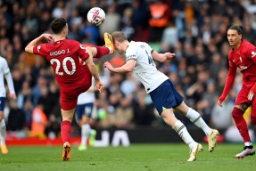 爱游戏- 德罗巴在利物浦比赛中绝杀,回归赛场引发热议的原因 