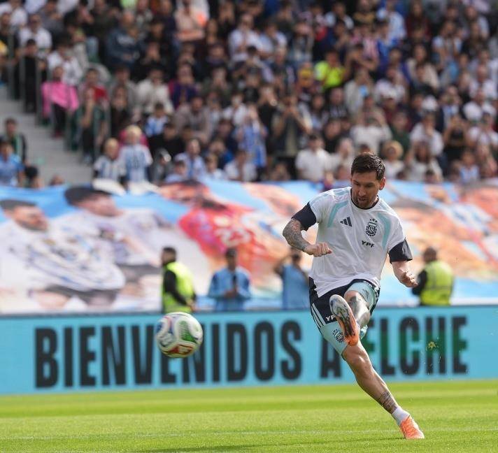 梅西回归赛场，绝杀首场状态亮眼，热火观众沸腾！的简单介绍